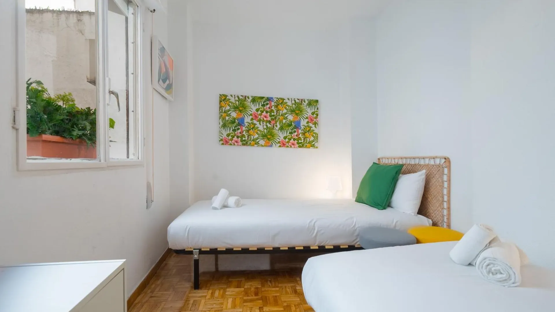 Bright Apt. Puerta Osario 3 Bedrooms 2 Bathrooms Seville Apartment