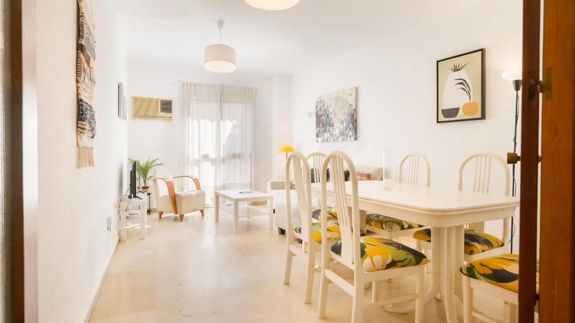Bright Apt. Puerta Osario 3 Bedrooms 2 Bathrooms Seville Apartment
