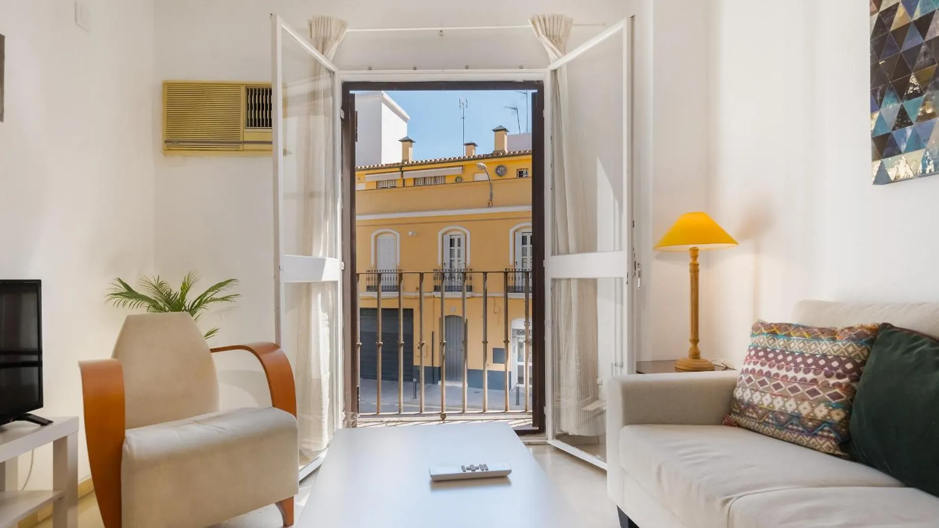 Bright Apt. Puerta Osario 3 Bedrooms 2 Bathrooms Seville