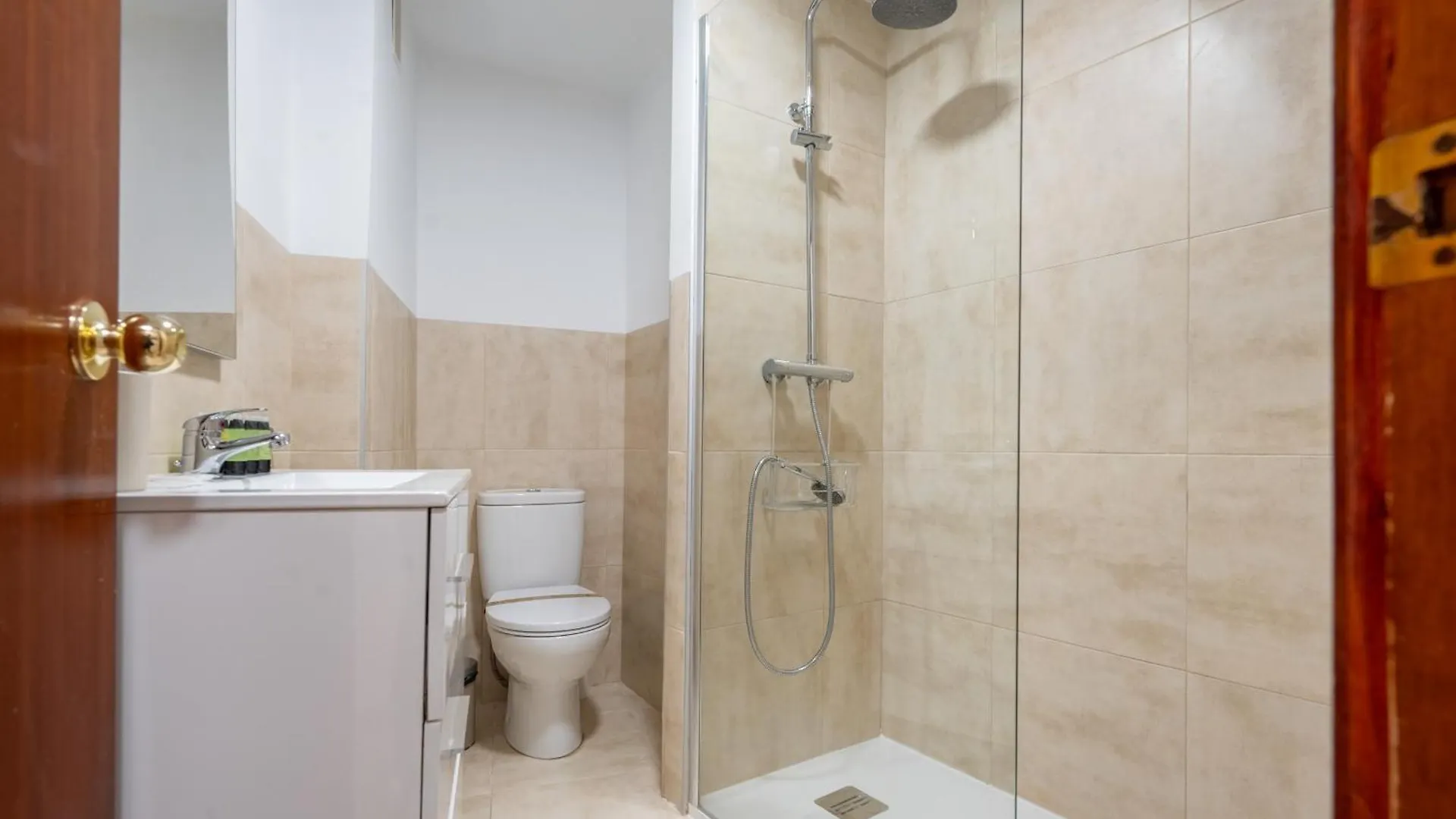 Bright Apt. Puerta Osario 3 Bedrooms 2 Bathrooms Seville Apartment