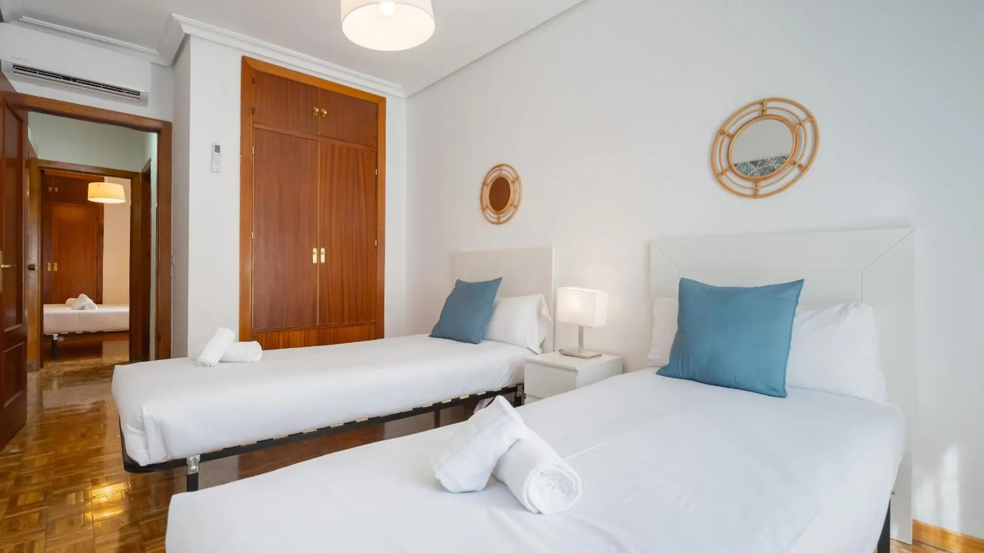 Bright Apt. Puerta Osario 3 Bedrooms 2 Bathrooms Seville Apartment