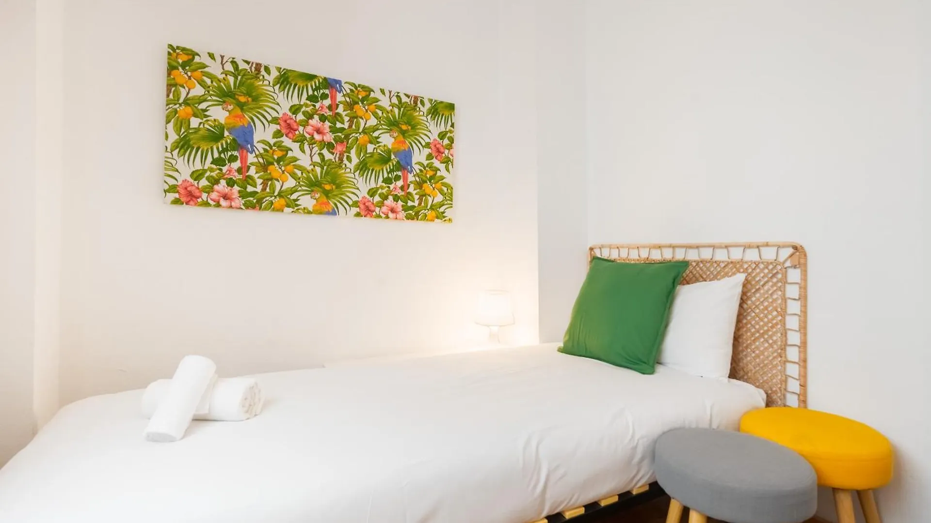 Bright Apt. Puerta Osario 3 Bedrooms 2 Bathrooms Seville 0*,  Spain