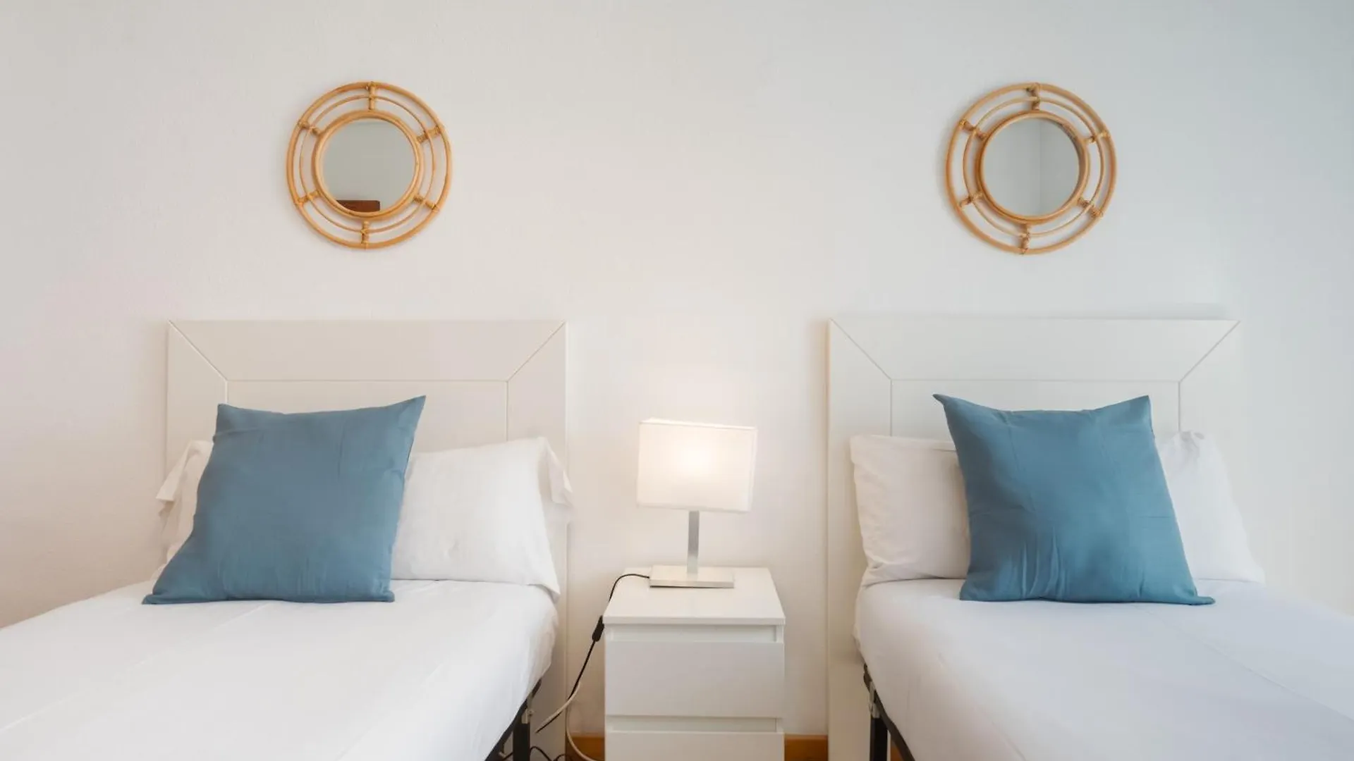 Bright Apt. Puerta Osario 3 Bedrooms 2 Bathrooms Seville Spain