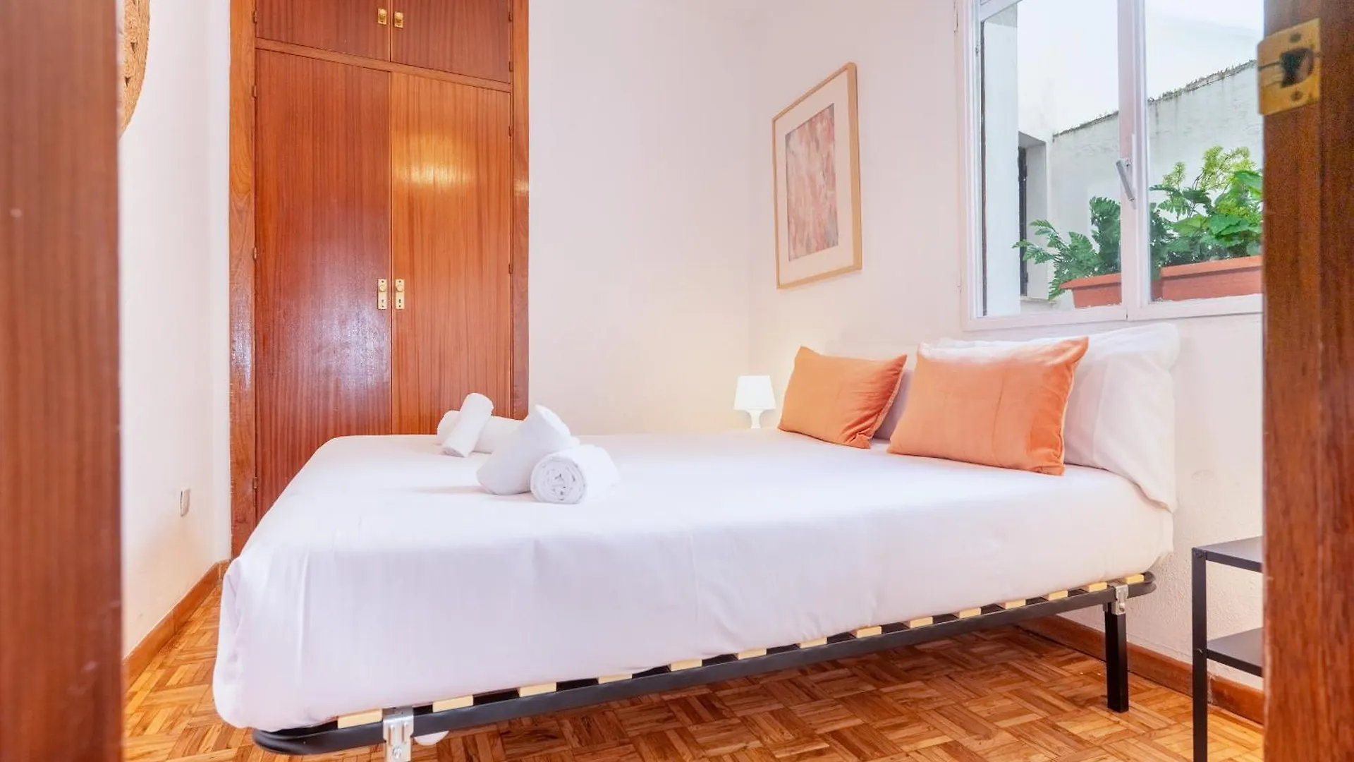 Bright Apt. Puerta Osario 3 Bedrooms 2 Bathrooms Seville Apartment